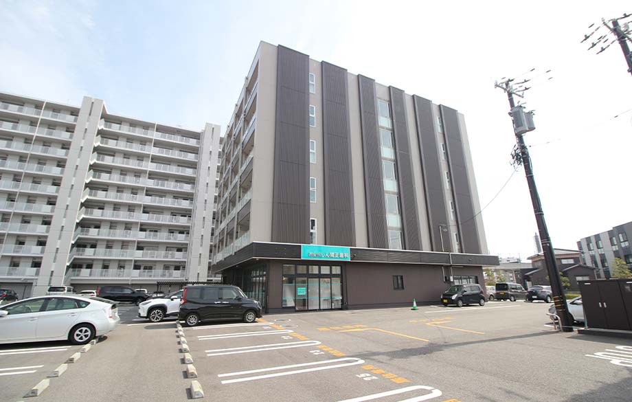 西金沢駅（旧JR）すぐ 車でも電車でも通院しやすい歯科医院です